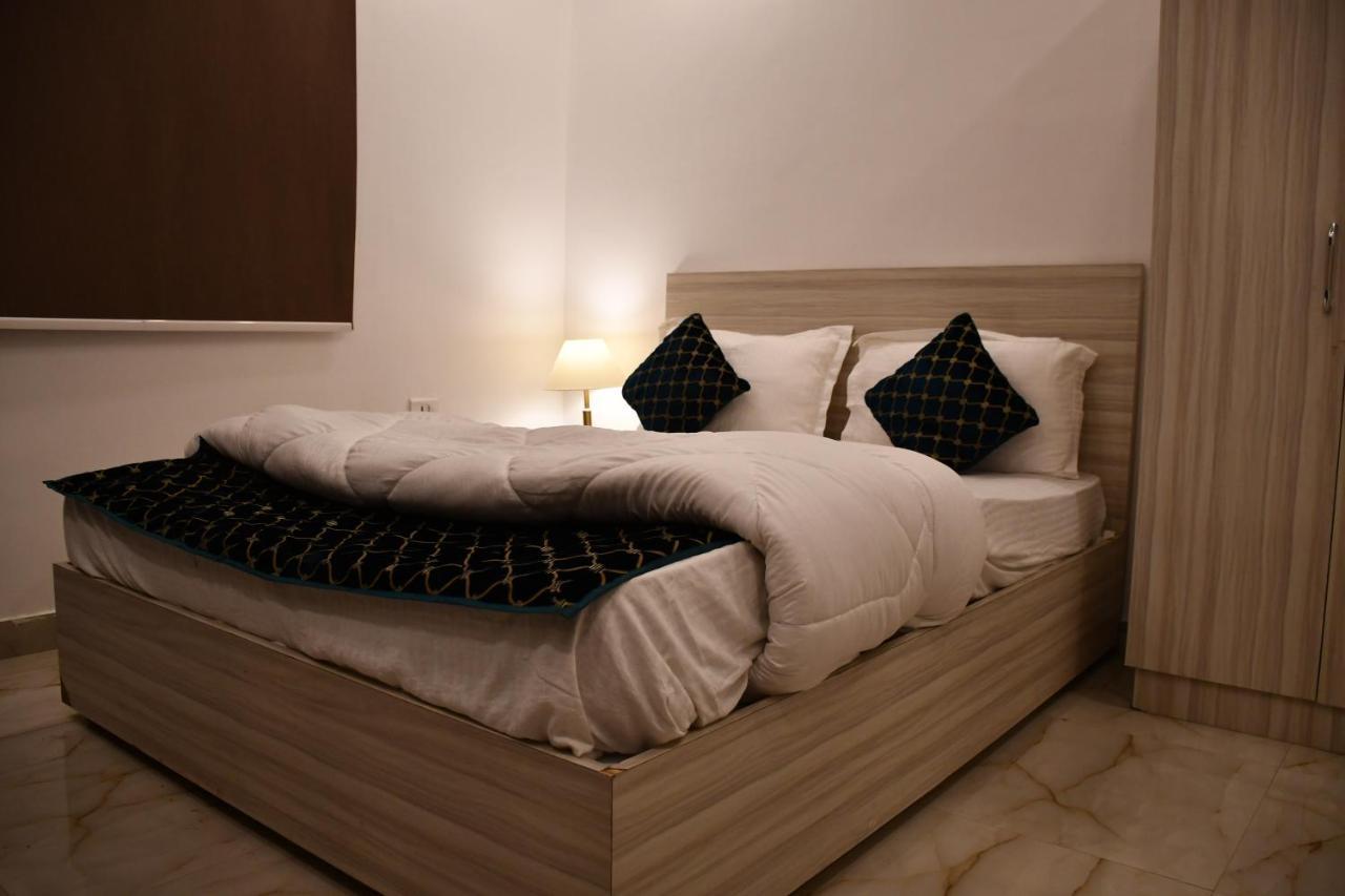 Hotel Vista Palace Патна Екстериор снимка